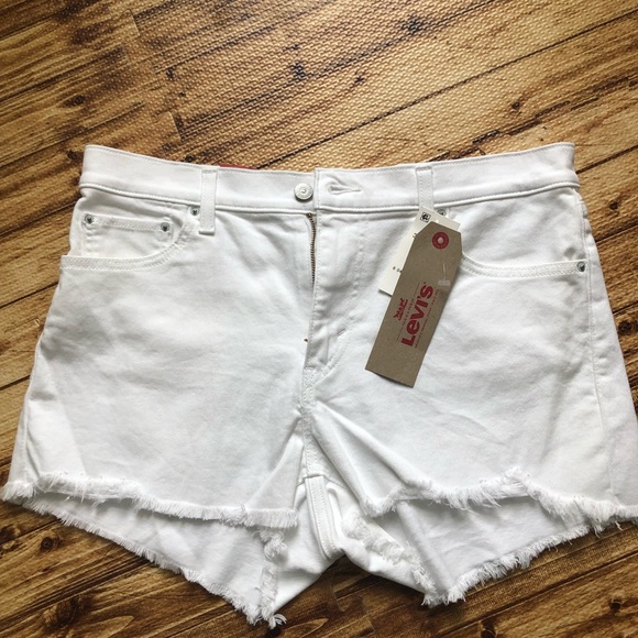 NWT Levi’s high rise white shorts 10/W30 14/W32 - Picture 1 of 7